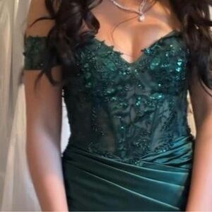 Elegant Green Off-Shoulder Dress